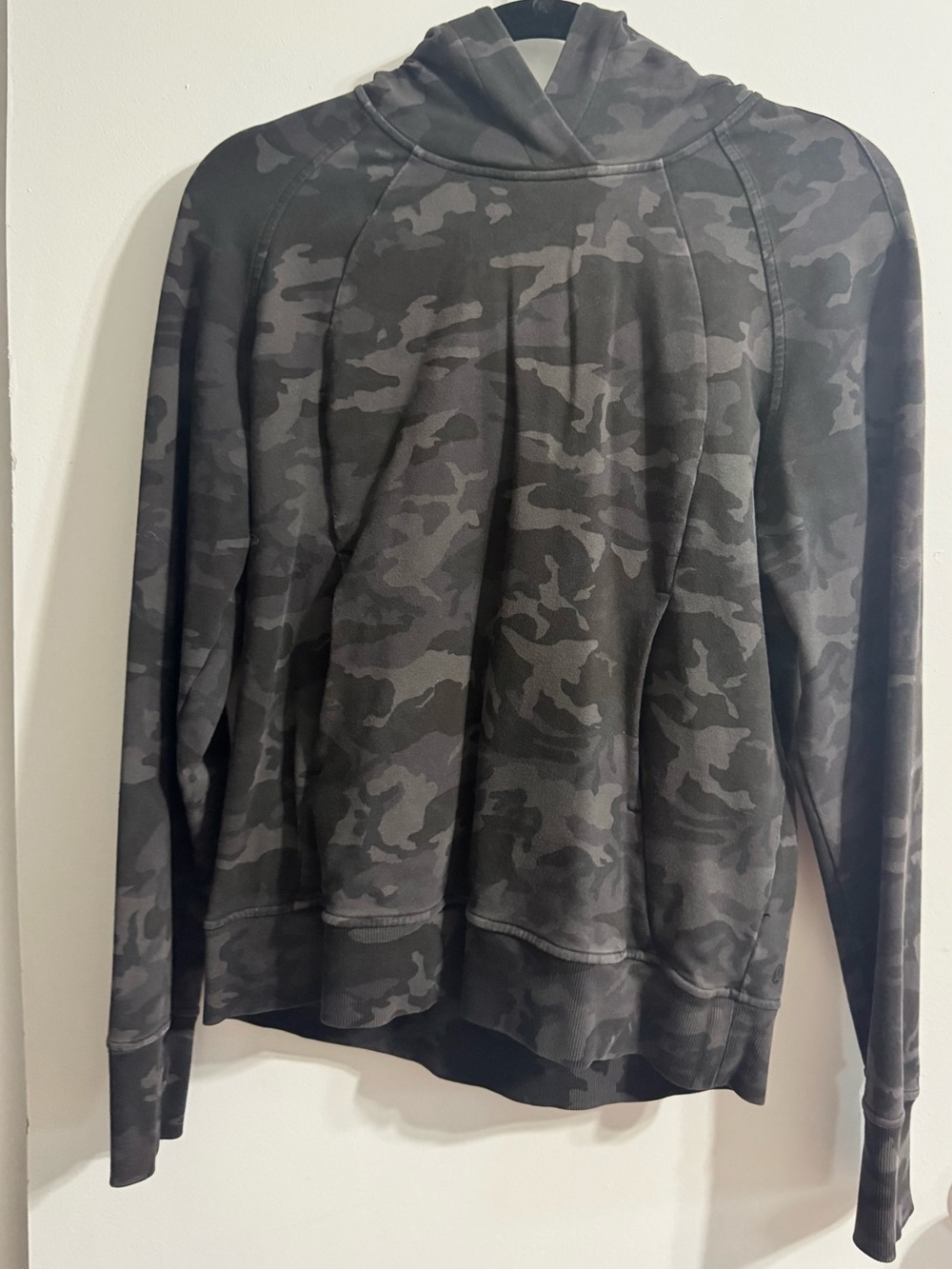 lululemon athletica Men's Charcoal Black Camo Hoodie